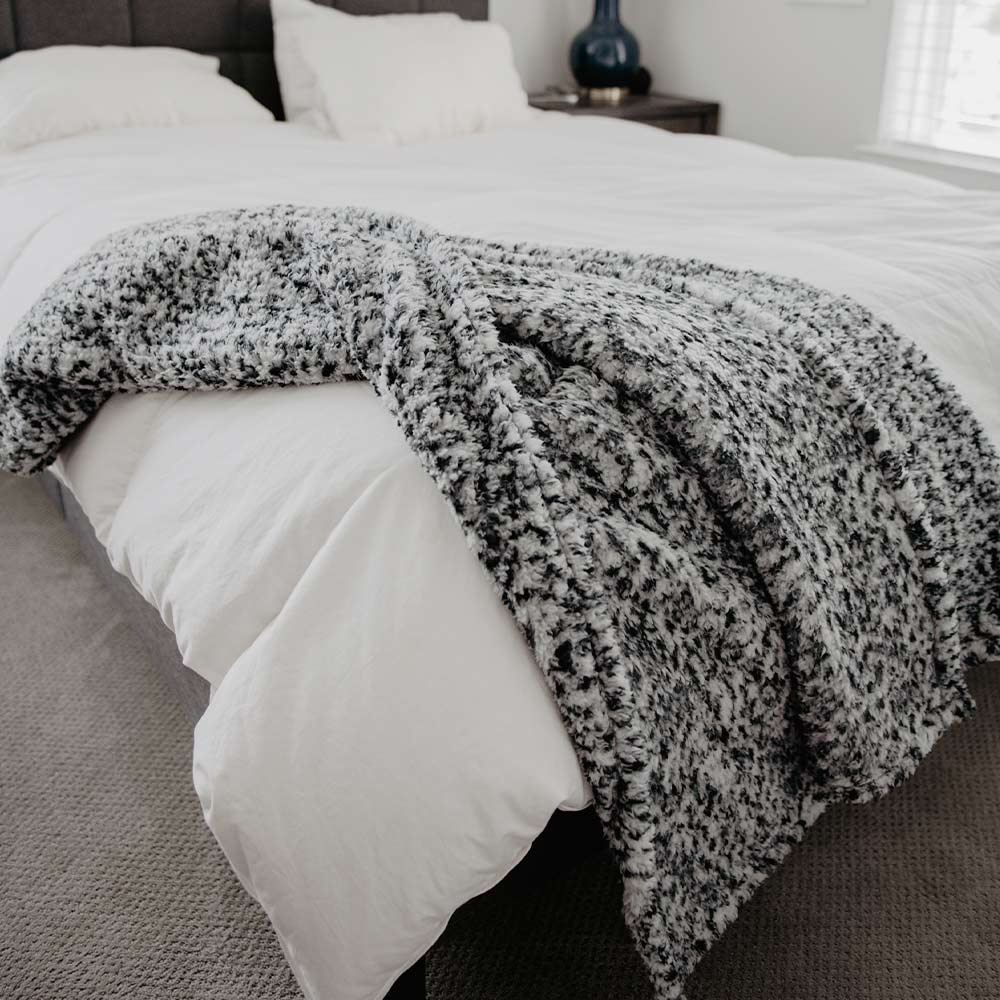 
            
                Load image into Gallery viewer, Gray Leopard Sherpa Blanket
            
        