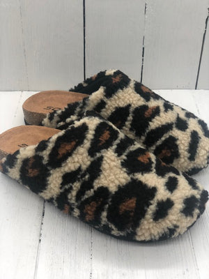 
            
                Load image into Gallery viewer, Leopard - Cork Bottom Slippers
            
        