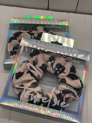 
            
                Load image into Gallery viewer, Leopard Towelsie - Microfiber Scrunchie
            
        