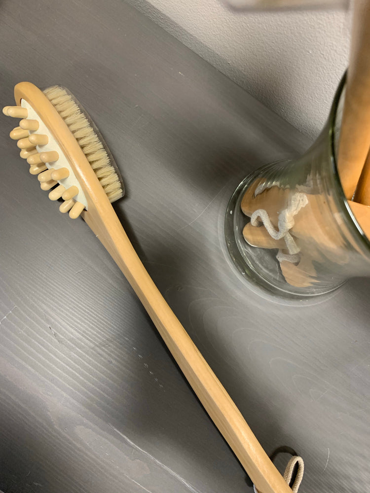 
            
                Load image into Gallery viewer, Massaging Bath Brush - Long Handle
            
        